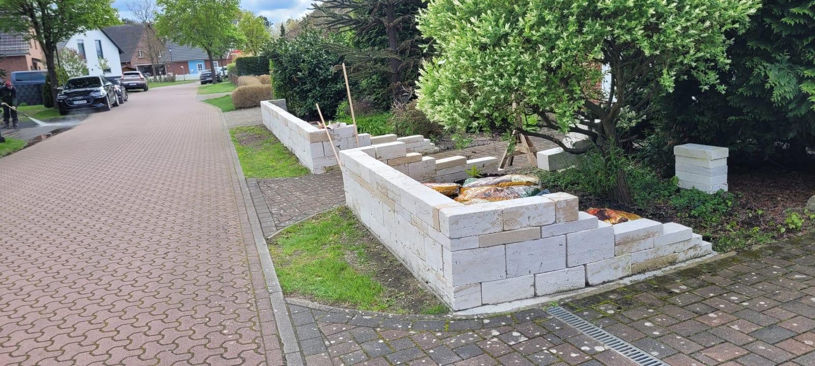 Moderner Zaunbau im Garten