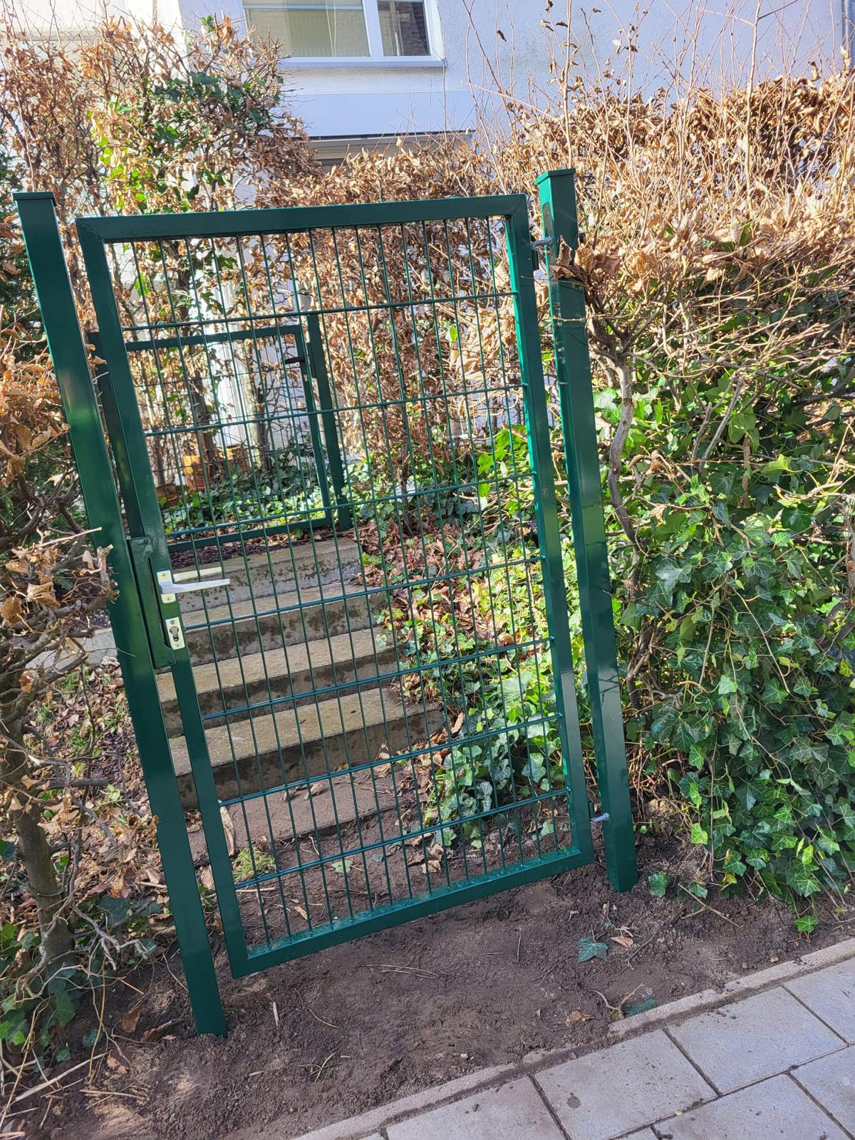Professioneller Zaunbau im Außenbereich